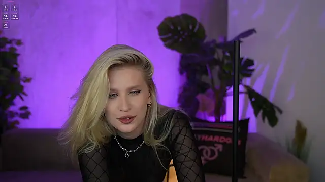 Snapshot of Scarlett_Sweet054 chatting on November 2025 03:55:01 PM Scarlett Sweet054 online show from November 2025 03:55:01 PM