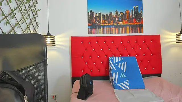 carolinacrus01 online show from September 2025 03:57:01 PM