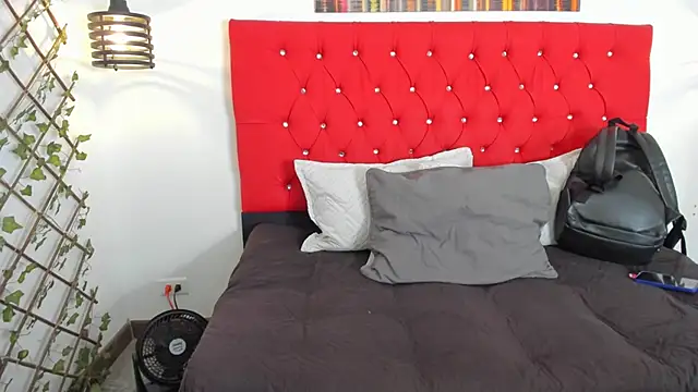 carolinacrus01 online show from October 2025 04:06:02 PM