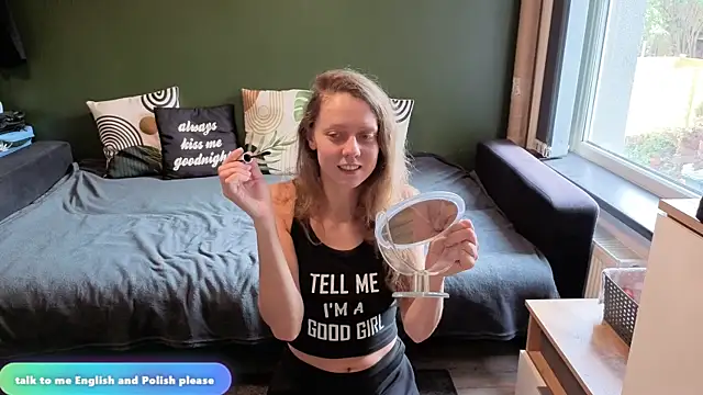 Snapshot of Eveline_Beauty_Kitty chatting on October 2025 03:10:02 PM Eveline Beauty Kitty online show from October 2025 03:10:02 PM