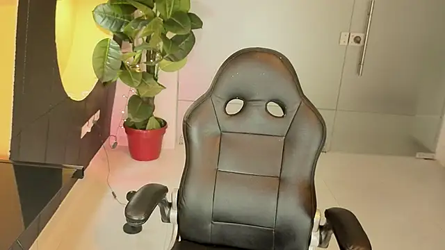 LiLLiAnderson online show from September 2025 12:07:01 PM