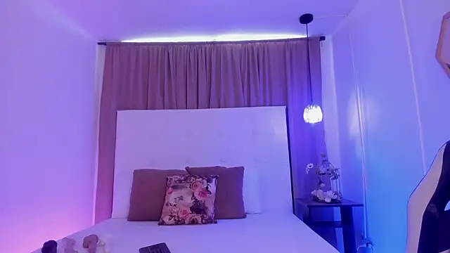 Snapshot of M0lly_Beckers chatting on October 2025 02:01:01 PM M0lly Beckers online show from October 2025 02:01:01 PM