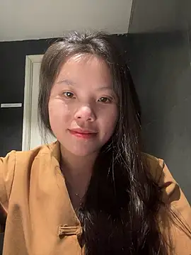 Snapshot of Bella_7777 chatting on May 2026 12:44:01 PM Bella 7777 online show from May 2026 12:44:01 PM