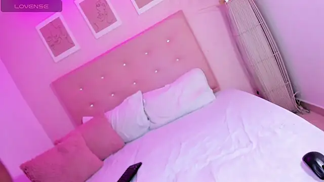 Snapshot of ANNIE_DOLCE_ chatting on September 2025 09:51:01 PM ANNIE DOLCE online show from September 2025 09:51:01 PM