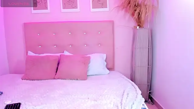 Snapshot of ANNIE_DOLCE_ chatting on September 2025 09:08:02 PM ANNIE DOLCE online show from September 2025 09:08:02 PM