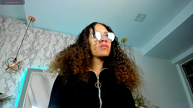 Snapshot of Hanna_Cornee_ chatting on September 2025 01:44:02 PM Hanna Cornee online show from September 2025 01:44:02 PM