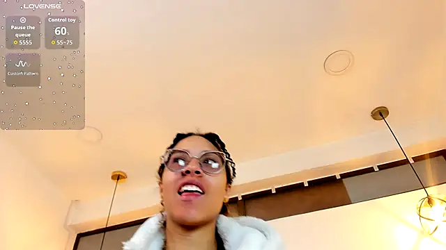 Snapshot of Hanna_Cornee_ chatting on October 2025 02:07:02 PM Hanna Cornee online show from October 2025 02:07:02 PM