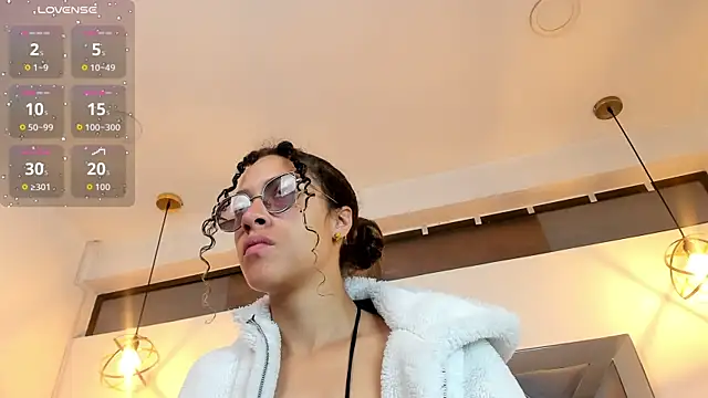 Snapshot of Hanna_Cornee_ chatting on October 2025 01:45:02 PM Hanna Cornee online show from October 2025 01:45:02 PM