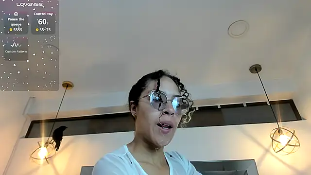 Snapshot of Hanna_Cornee_ chatting on October 2025 01:40:02 PM Hanna Cornee online show from October 2025 01:40:02 PM