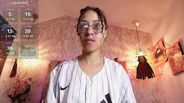 Snapshot of Hanna_Cornee_ chatting on October 2025 01:47:02 PM Hanna Cornee online show from October 2025 01:47:02 PM