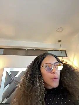 Hanna Cornee  online show from November 2025 05:12:01 PM