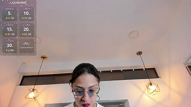 Hanna Cornee  online show from January 2026 01:35:02 PM