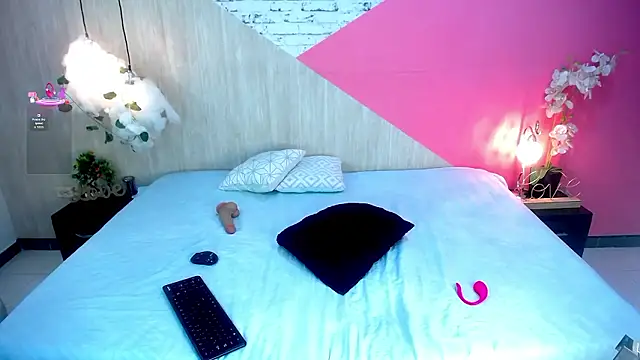 sophia brunette  online show from January 2026 12:00:01 PM