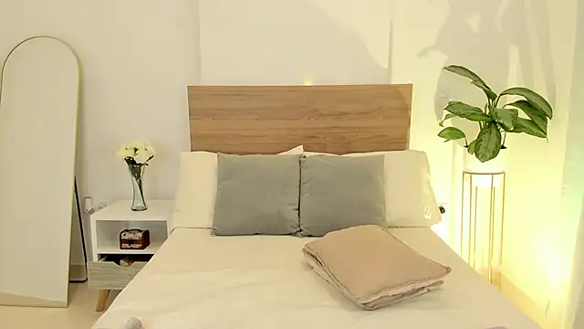 Snapshot of Lea_Joness chatting on September 2025 11:42:01 PM Lea Joness online show from September 2025 11:42:01 PM