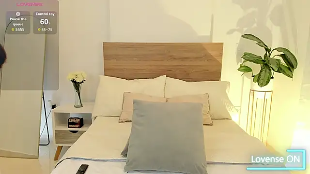 Snapshot of Lea_Joness chatting on October 2025 12:20:01 AM Lea Joness online show from October 2025 12:20:01 AM