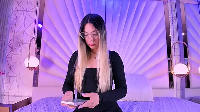 VesperVelvet online show from June 2026 04:48:02 AM