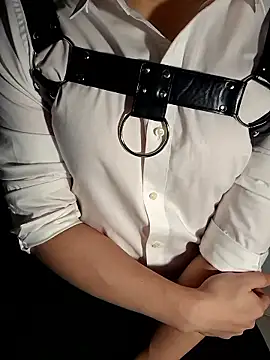 111owo111 online show from October 2025 12:04:02 PM