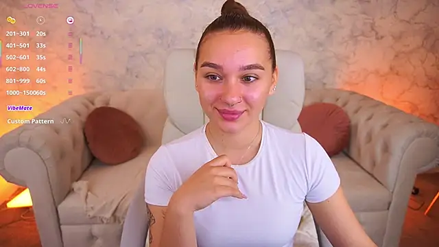 UrMuseOn online show from September 2025 05:45:02 AM