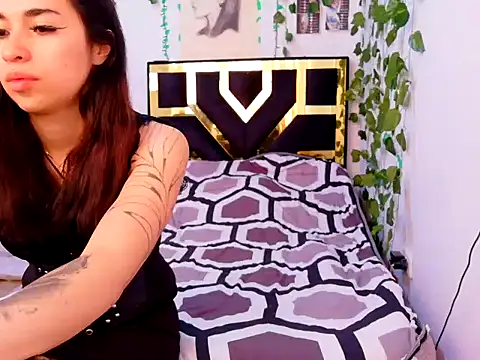 lucywhite13 online show from October 2025 06:05:02 PM