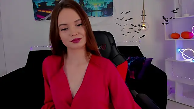 Snapshot of KiraHolli chatting on October 2025 03:10:02 AM KiraHolli online show from October 2025 03:10:02 AM