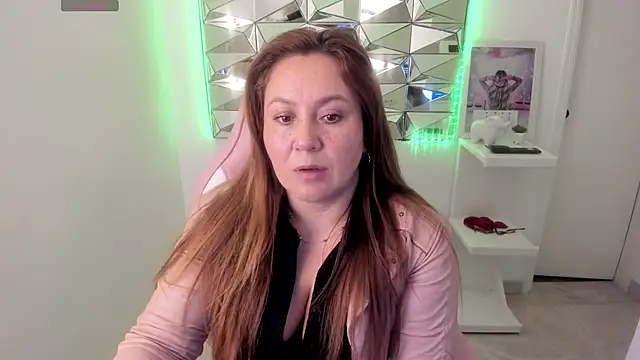 camixxx m online show from October 2025 01:00:01 PM