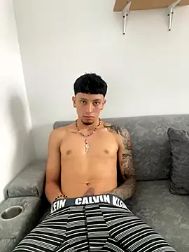 Stiven x0 online show from November 2025 03:45:01 PM