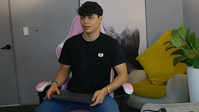 Ethan occonor online show from October 2025 01:01:01 PM