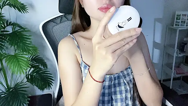 LiLi Sweetie online show from September 2025 04:12:01 AM