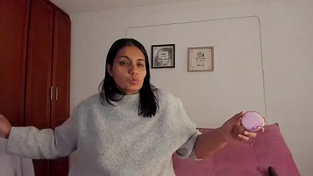 selena jhonson online show from April 2026 01:14:02 PM