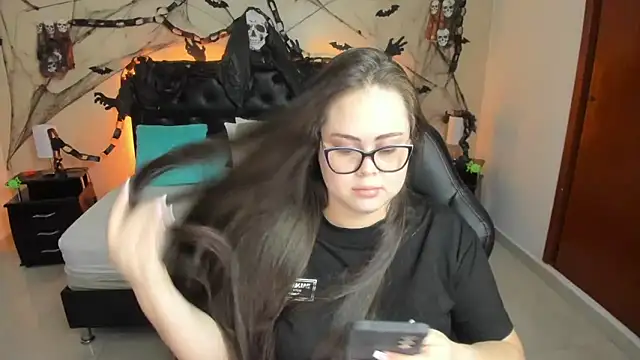 LolaVillalobos online show from October 2025 02:07:02 PM