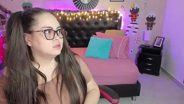 LolaVillalobos online show from December 2025 11:50:01 AM