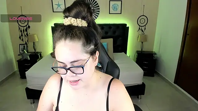 LolaVillalobos online show from June 2026 02:03:02 PM
