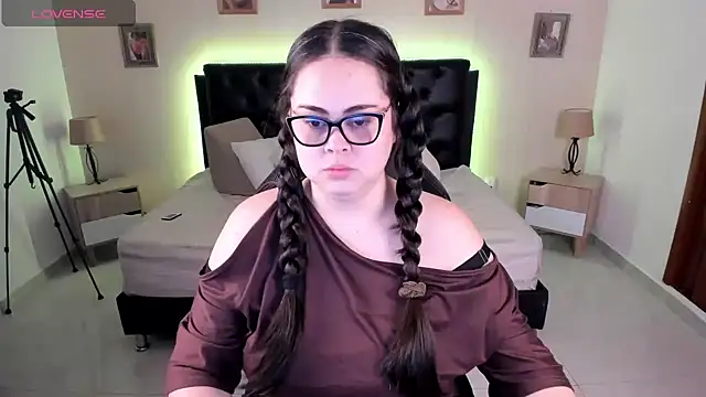 LolaVillalobos online show from July 2026 12:22:01 PM