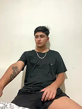 Tavinho067 online show from November 2025 08:52:01 PM