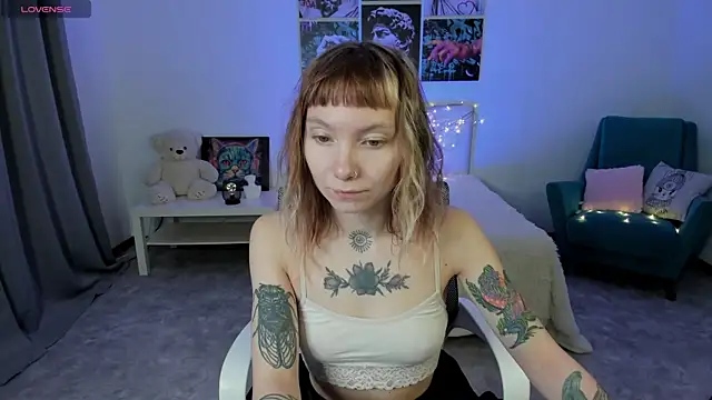 Snapshot of tattoo_art_baby chatting on September 2025 01:28:01 AM tattoo art baby online show from September 2025 01:28:01 AM