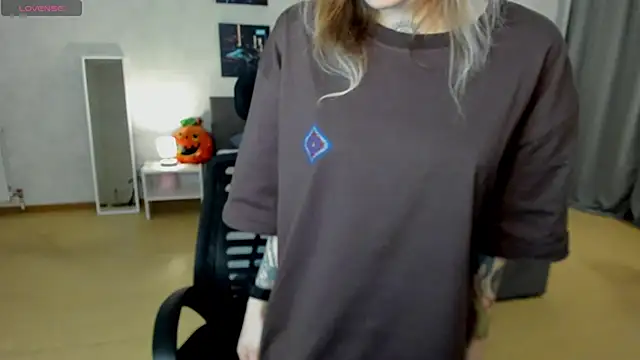 Snapshot of tattoo_art_baby chatting on November 2025 01:38:02 AM tattoo art baby online show from November 2025 01:38:02 AM