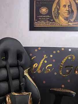 candy  fox  online show from October 2025 12:24:02 PM