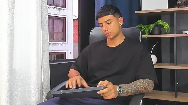 jaze bradley online show from December 2025 11:16:02 AM