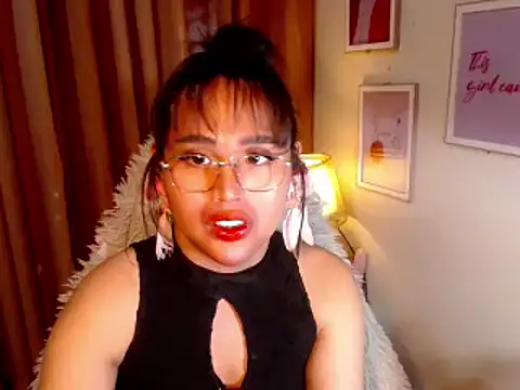 urmidnightcravingsxx online show from April 2026 12:43:02 AM