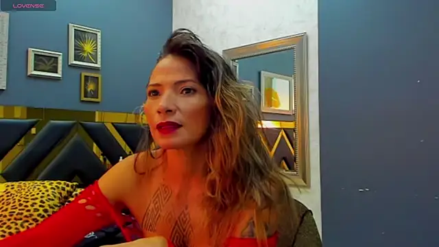 Kaya Tate online show from November 2025 01:17:02 PM