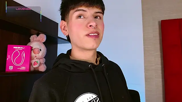 Ezra Storm online show from December 2025 05:39:02 AM