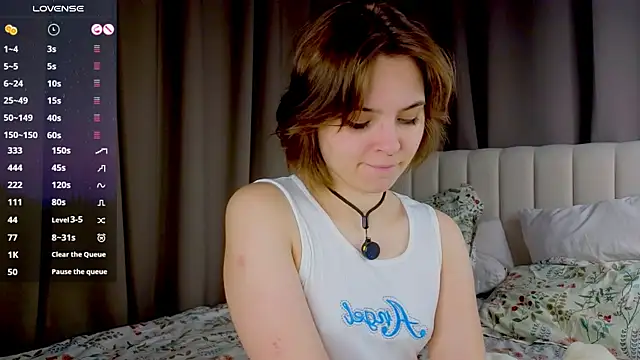 Snapshot of PolIyBowman chatting on October 2025 03:11:01 PM PolIyBowman online show from October 2025 03:11:01 PM