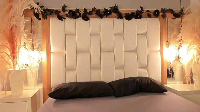 Daphne And Roger online show from November 2025 11:10:01 AM