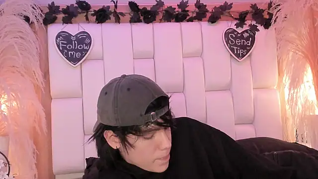 Daphne And Roger online show from April 2026 11:06:01 AM