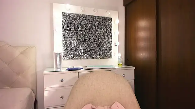 lina quinn online show from February 2026 04:20:01 AM