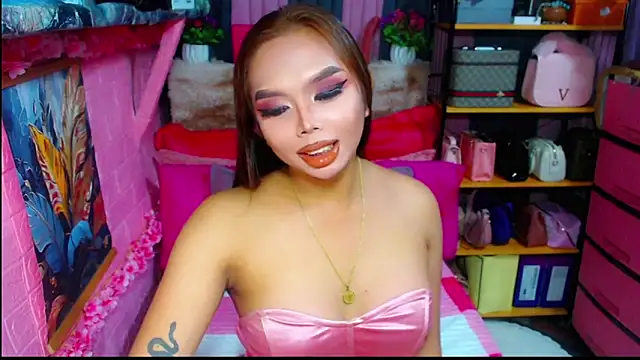 Snapshot of MoniqueCeleste chatting on October 2025 04:48:01 PM MoniqueCeleste online show from October 2025 04:48:01 PM