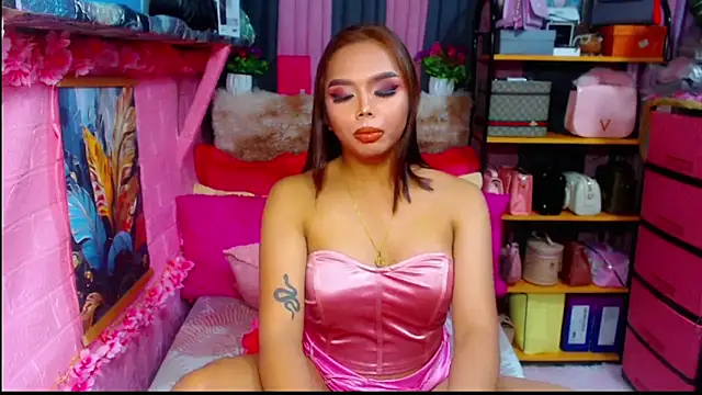 Snapshot of MoniqueCeleste chatting on October 2025 05:56:01 PM MoniqueCeleste online show from October 2025 05:56:01 PM