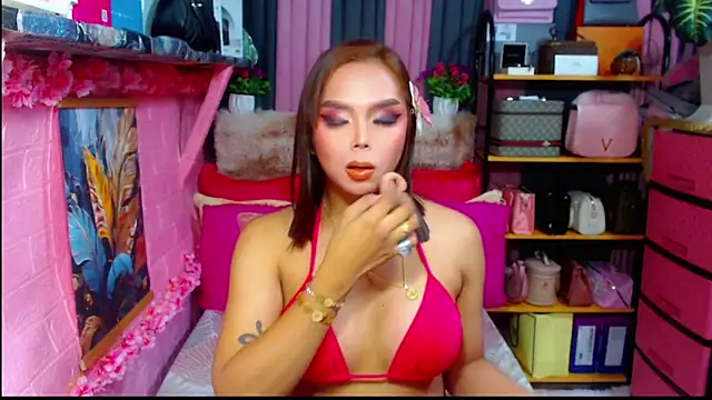 Snapshot of MoniqueCeleste chatting on October 2025 01:28:01 AM MoniqueCeleste online show from October 2025 01:28:01 AM