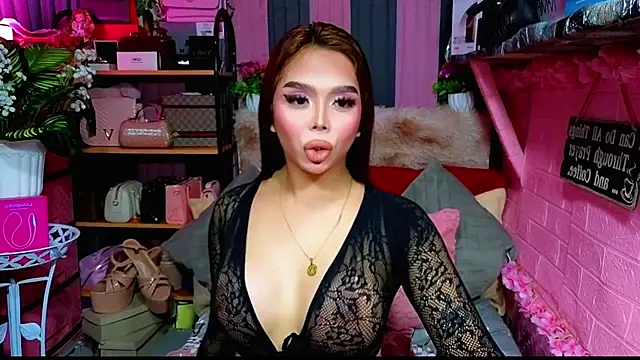 Snapshot of MoniqueCeleste chatting on November 2025 05:03:02 PM MoniqueCeleste online show from November 2025 05:03:02 PM