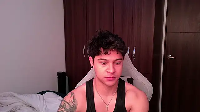 domsantiago  online show from October 2025 02:57:01 PM